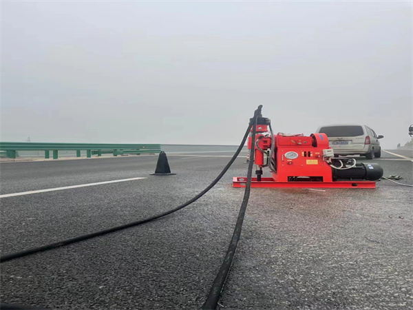 巴里坤马路路基路面开裂下沉注浆加固灌浆